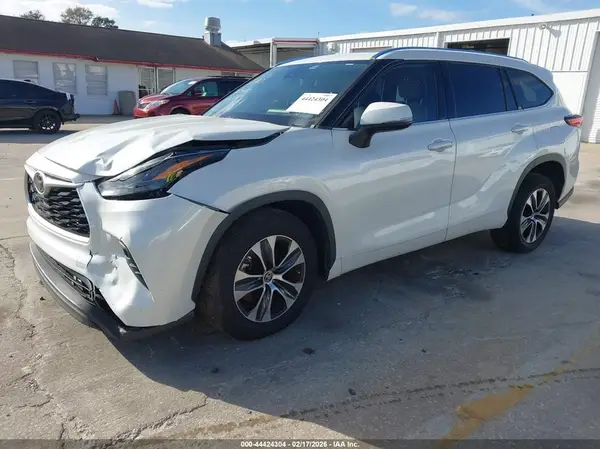 5TDGZRAH0MS051031 2021 TOYOTA HIGHLANDER - Image 2