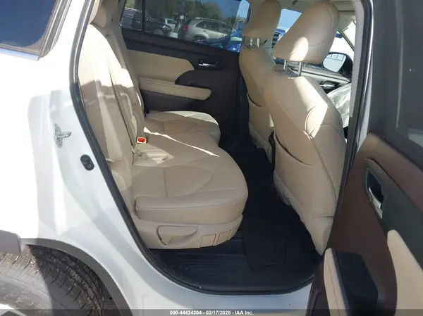5TDGZRAH0MS051031 2021 TOYOTA HIGHLANDER - Image 8