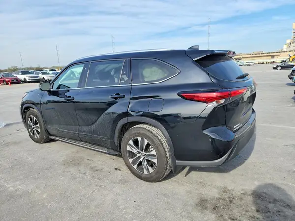 5TDGZRAH0MS063728 2021 TOYOTA HIGHLANDER - Image 2