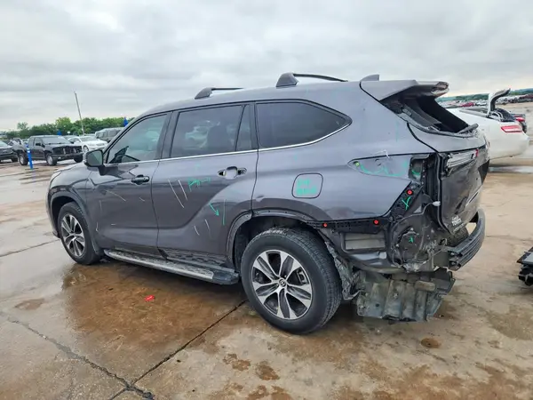 5TDGZRAH0MS081789 2021 TOYOTA HIGHLANDER - Image 2
