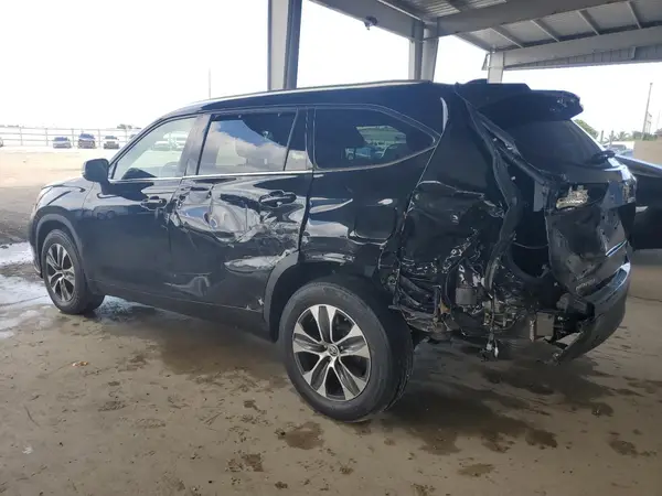 5TDGZRAH0MS515841 2021 TOYOTA HIGHLANDER - Image 2