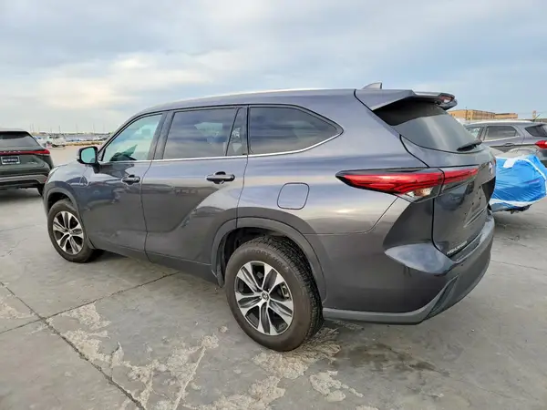 5TDGZRAH0MS516083 2021 TOYOTA HIGHLANDER - Image 2
