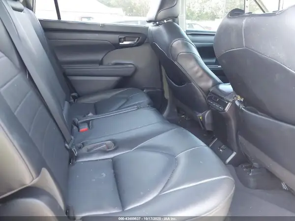 5TDGZRAH0MS522675 2021 TOYOTA HIGHLANDER - Image 8