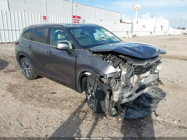 5TDGZRAH0MS524703 2021 TOYOTA HIGHLANDER - Image 1