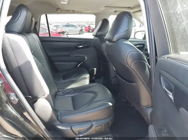 5TDGZRAH0MS525916 2021 TOYOTA HIGHLANDER - Image 8