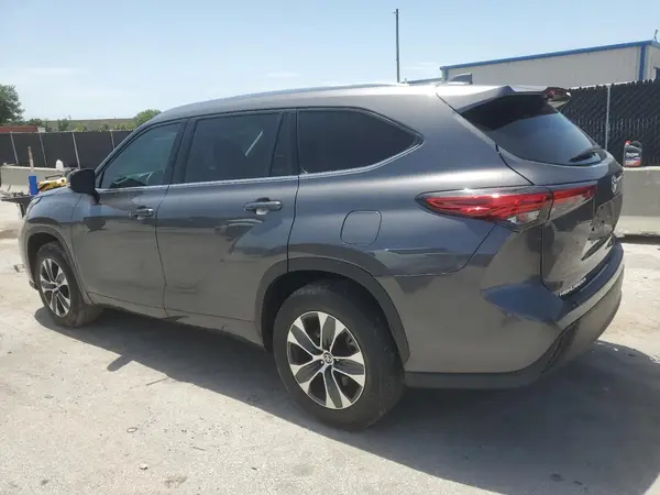 5TDGZRAH0MS527164 2021 TOYOTA HIGHLANDER - Image 2