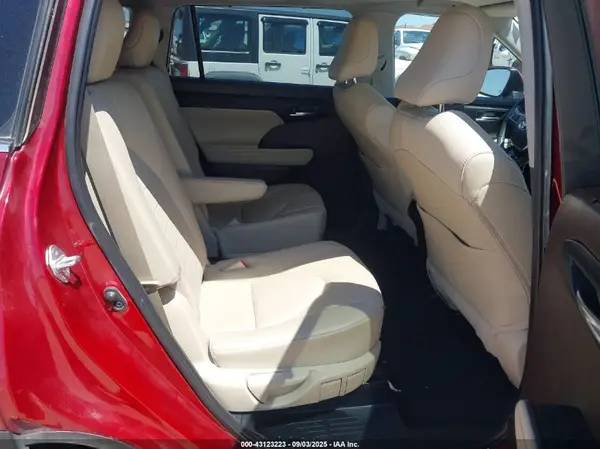 5TDGZRAH0MS531246 2021 TOYOTA HIGHLANDER - Image 8