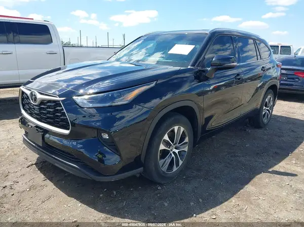 5TDGZRAH0MS531408 2021 TOYOTA HIGHLANDER - Image 2