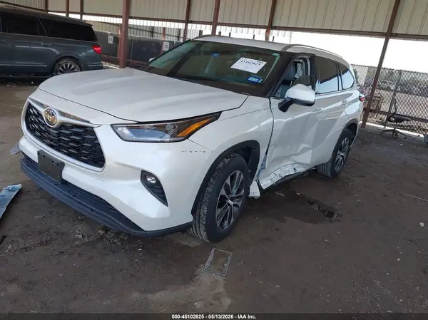 5TDGZRAH0MS533269 2021 TOYOTA HIGHLANDER - Image 2