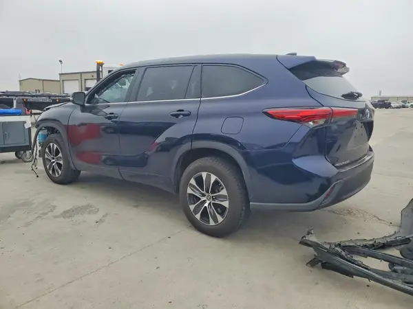 5TDGZRAH0MS535104 2021 TOYOTA HIGHLANDER - Image 2