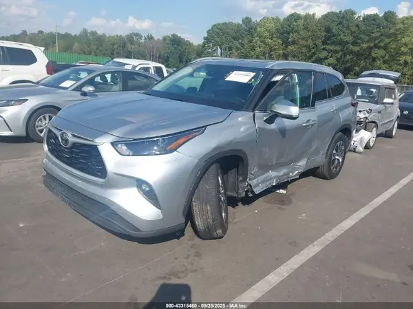 5TDGZRAH0NS092034 2022 TOYOTA HIGHLANDER - Image 2