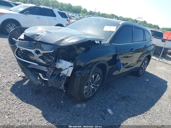 5TDGZRAH0NS093376 2022 TOYOTA HIGHLANDER - Image 2