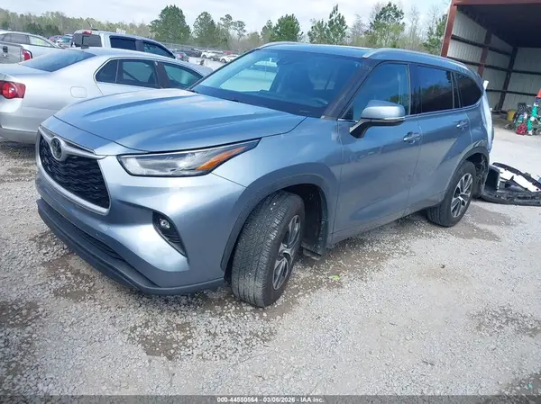 5TDGZRAH0NS095287 2022 TOYOTA HIGHLANDER - Image 2