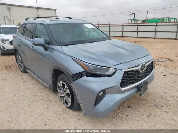 5TDGZRAH0NS104926 2022 TOYOTA HIGHLANDER - Image 1
