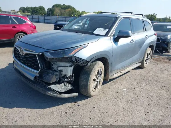 5TDGZRAH0NS107504 2022 TOYOTA HIGHLANDER - Image 2