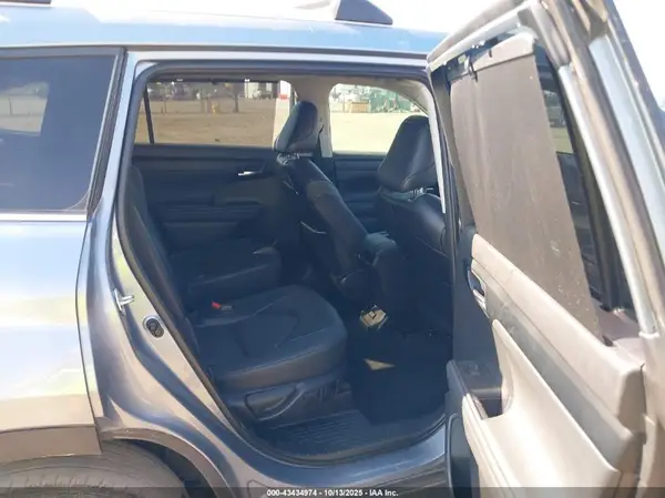 5TDGZRAH0NS107504 2022 TOYOTA HIGHLANDER - Image 8
