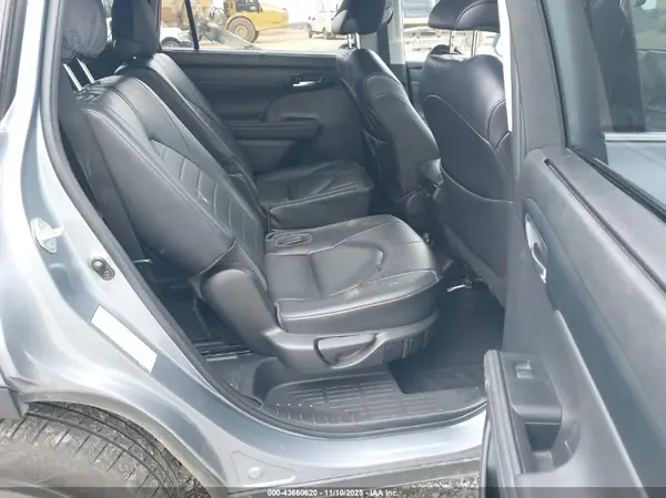 5TDGZRAH0NS111682 2022 TOYOTA HIGHLANDER - Image 8