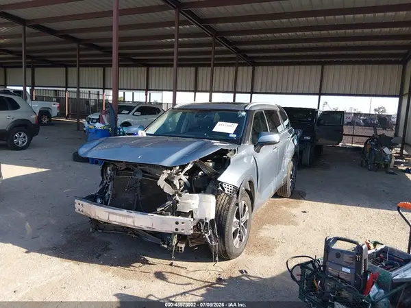 5TDGZRAH0NS112637 2022 TOYOTA HIGHLANDER - Image 2
