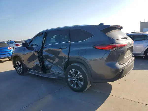 5TDGZRAH0NS117983 2022 TOYOTA HIGHLANDER - Image 2