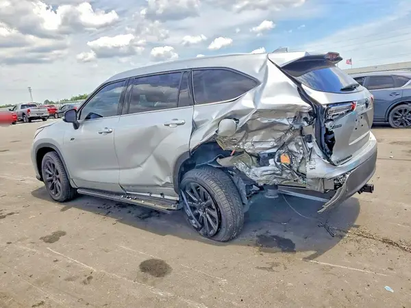 5TDGZRAH0NS122424 2022 TOYOTA HIGHLANDER - Image 2