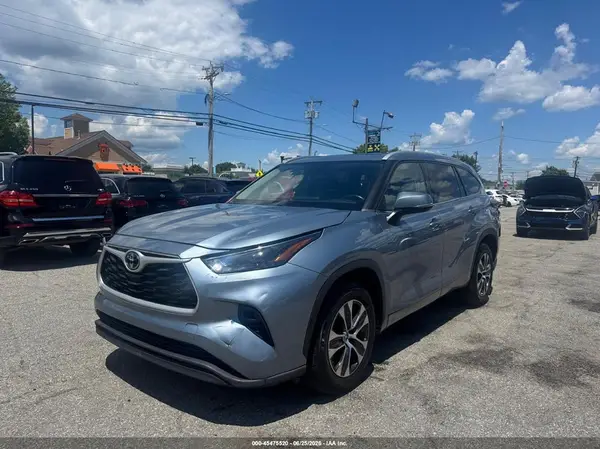 5TDGZRAH0NS123413 2022 TOYOTA HIGHLANDER - Image 2