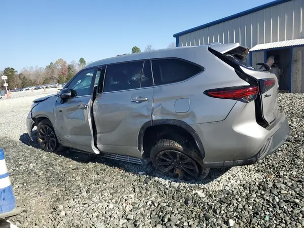 5TDGZRAH0NS131415 2022 TOYOTA HIGHLANDER - Image 2