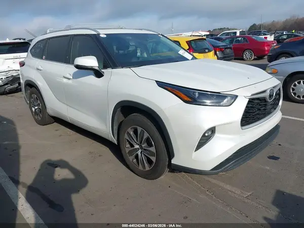 5TDGZRAH0NS135383 2022 TOYOTA HIGHLANDER - Image 1