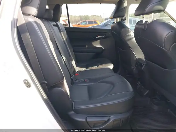 5TDGZRAH0NS135383 2022 TOYOTA HIGHLANDER - Image 8