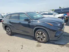 5TDGZRAH0NS138011 2022 TOYOTA HIGHLANDER
