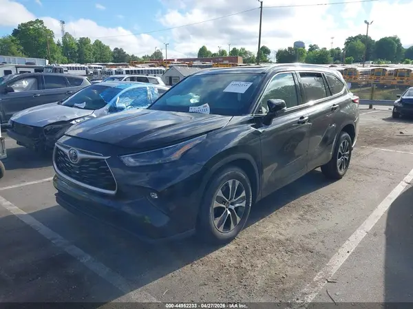 5TDGZRAH0NS139854 2022 TOYOTA HIGHLANDER - Image 2
