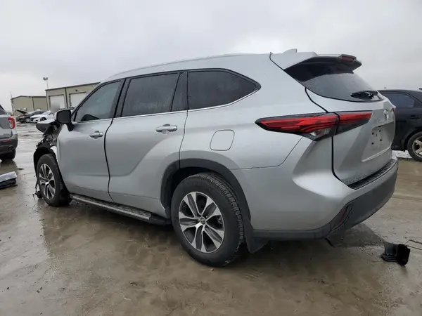5TDGZRAH0NS143225 2022 TOYOTA HIGHLANDER - Image 2