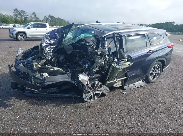 5TDGZRAH0NS541616 2022 TOYOTA HIGHLANDER - Image 2