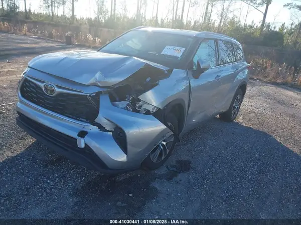 5TDGZRAH0NS544483 2022 TOYOTA HIGHLANDER - Image 2