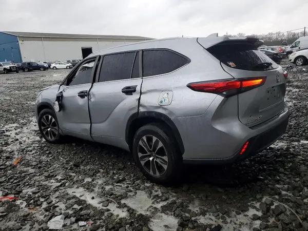 5TDGZRAH0NS558433 2022 TOYOTA HIGHLANDER - Image 2