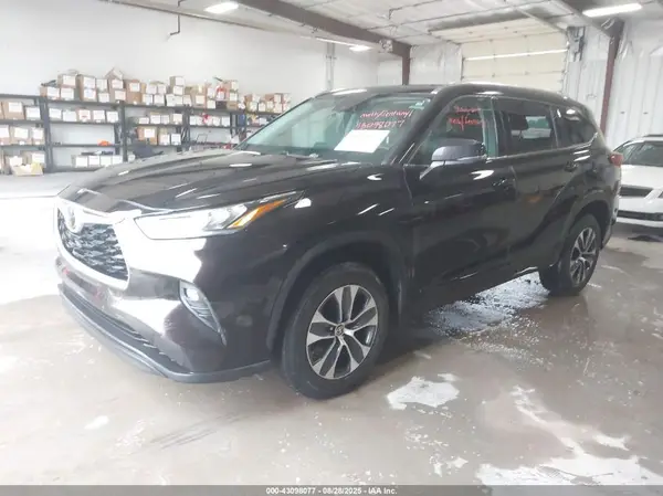 5TDGZRAH1LS006579 2020 TOYOTA HIGHLANDER - Image 2