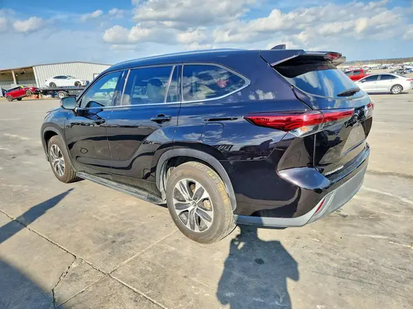5TDGZRAH1LS007974 2020 TOYOTA HIGHLANDER - Image 2