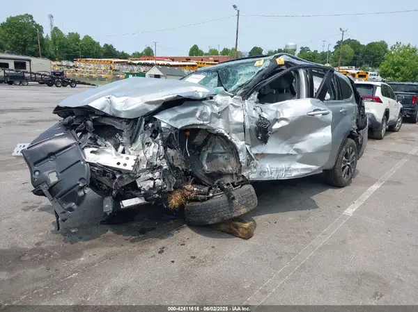 5TDGZRAH1LS011247 2020 TOYOTA HIGHLANDER - Image 2