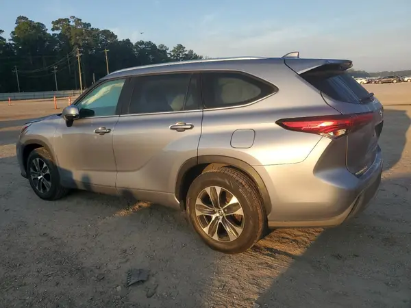 5TDGZRAH1LS026198 2020 TOYOTA HIGHLANDER - Image 2