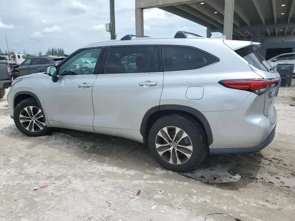 5TDGZRAH1LS501784 2020 TOYOTA HIGHLANDER - Image 2