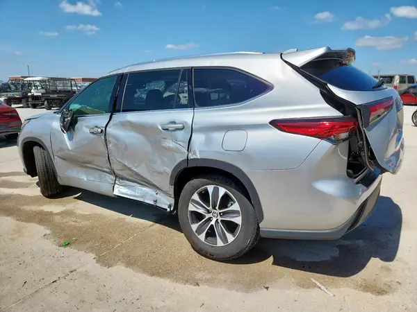 5TDGZRAH1LS504605 2020 TOYOTA HIGHLANDER - Image 2