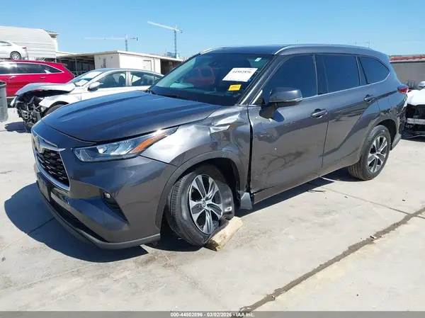 5TDGZRAH1LS510212 2020 TOYOTA HIGHLANDER - Image 2