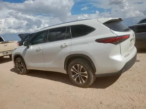 5TDGZRAH1LS511439 2020 TOYOTA HIGHLANDER - Image 2