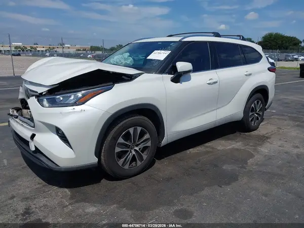 5TDGZRAH1LS512221 2020 TOYOTA HIGHLANDER - Image 2