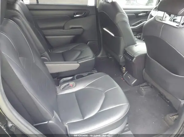 5TDGZRAH1MS040622 2021 TOYOTA HIGHLANDER - Image 8