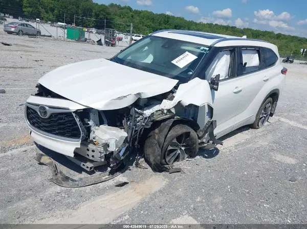 5TDGZRAH1MS042208 2021 TOYOTA HIGHLANDER - Image 2