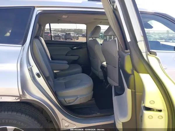 5TDGZRAH1MS048820 2021 TOYOTA HIGHLANDER - Image 8