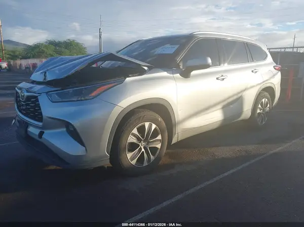 5TDGZRAH1MS050163 2021 TOYOTA HIGHLANDER - Image 2