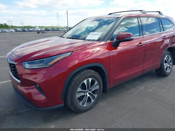 5TDGZRAH1MS050308 2021 TOYOTA HIGHLANDER - Image 2