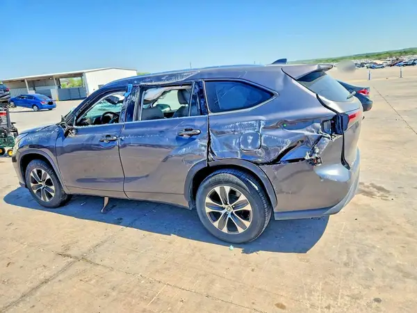 5TDGZRAH1MS055430 2021 TOYOTA HIGHLANDER - Image 2