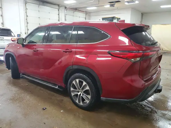 5TDGZRAH1MS063057 2021 TOYOTA HIGHLANDER - Image 2